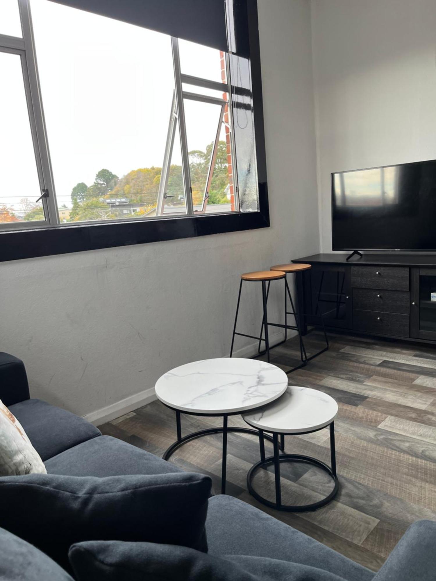 Modern Upstairs Apartment In Dunedin Central מראה חיצוני תמונה